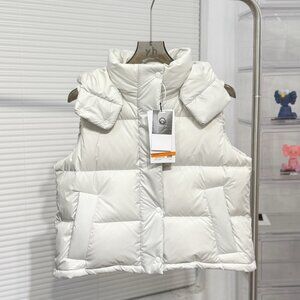 Lululemon Warrior Puff's four-slot white down vest